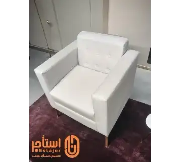 Single white fabric sofa with buttoned back for rent | Estajer