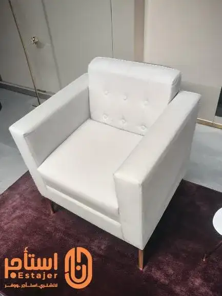 Single white fabric sofa with buttoned back - Main image for rent | Estajer