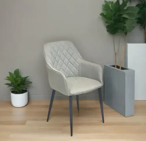 Modern light gray chair with diamond-tufted back - Image 2 for rent | Estajer