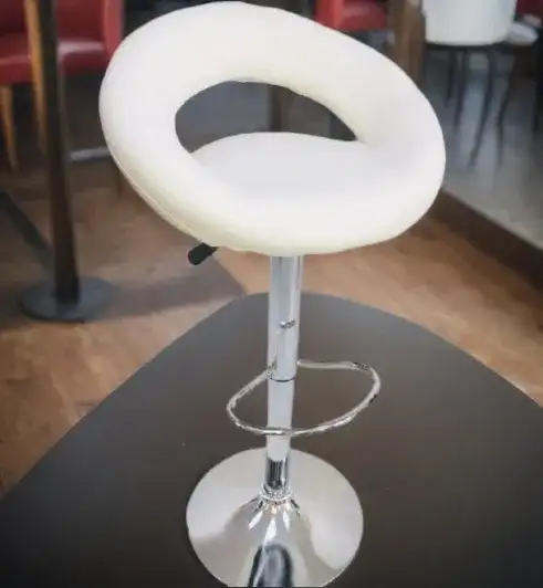 Modern high white bar stool with shiny chrome base - Image 2 for rent | Estajer
