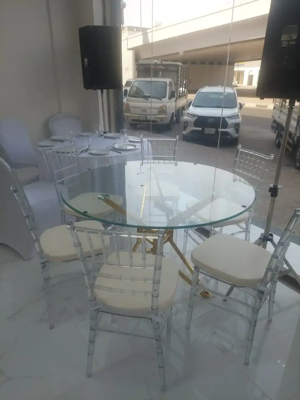 Luxury French Hosting Set – Glass Table with 8 Acrylic Royal Chairs