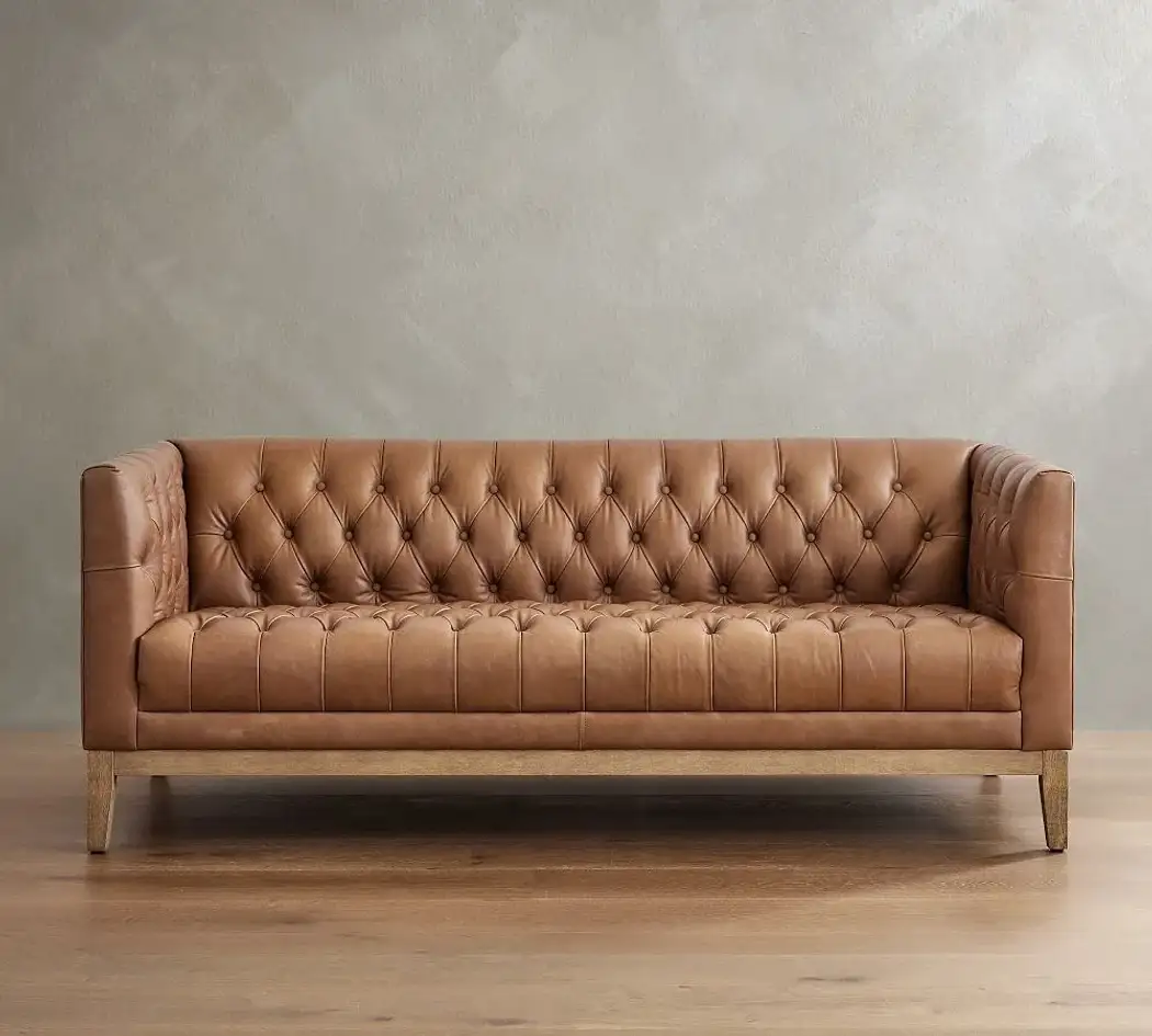 Edgewood Leather Sofa – كنبة جلد فاخرة للتأجير