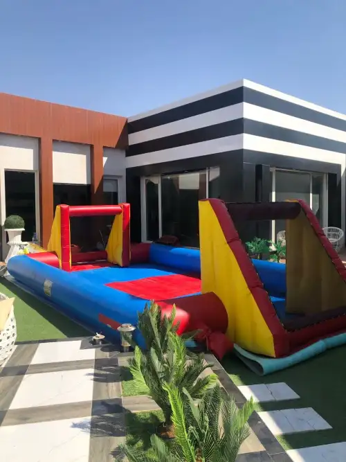 ملعب صابوني متوسط الحجم للمناسبات والمدارس
