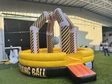 Wrecking Ball Battle Game – Balance challenge with a swinging giant ball 65 - Image 4 for rent | Estajer