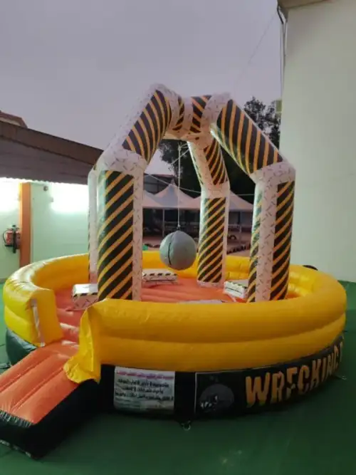 Wrecking Ball Battle Game – Balance challenge with a swinging giant ball 65 - Image 3 for rent | Estajer