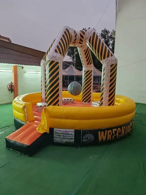 Wrecking Ball Battle Game – Balance challenge with a swinging giant ball 65 - Main image for rent | Estajer