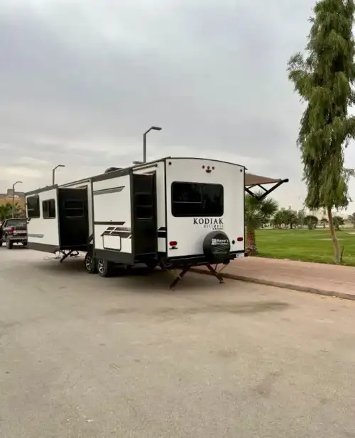 Rent a 32-foot caravan2