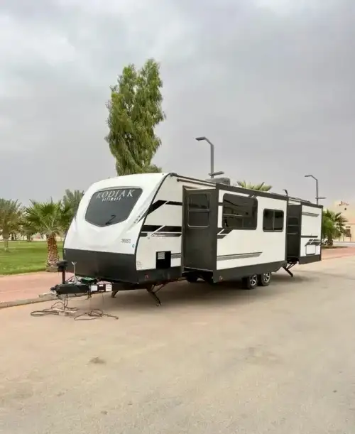 Rent a 32-foot caravan4