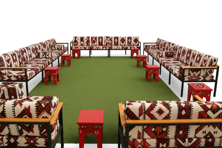 جلسات شعبية مرتفعة لشخصين - الصورة الرئيسية للإيجار | استأجر