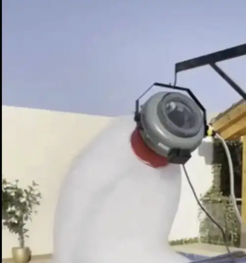 Foam Machine for Parties – Joyful Celebrations Full of Foam 55 - Image 2 for rent | Estajer