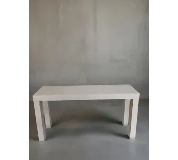 طاولة خدمة خشبية لون أبيض  مناسبة للتقديمات في الحفلات والاستقبالات للإيجار | استأجر