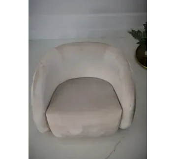 كنب مفرد بيج دائري مودرن بمساند جانبية مناسب للاستقبال والمناسبات للإيجار | استأجر