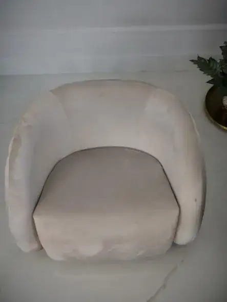 كنب مفرد بيج دائري مودرن بمساند جانبية مناسب للاستقبال والمناسبات - الصورة الرئيسية للإيجار | استأجر