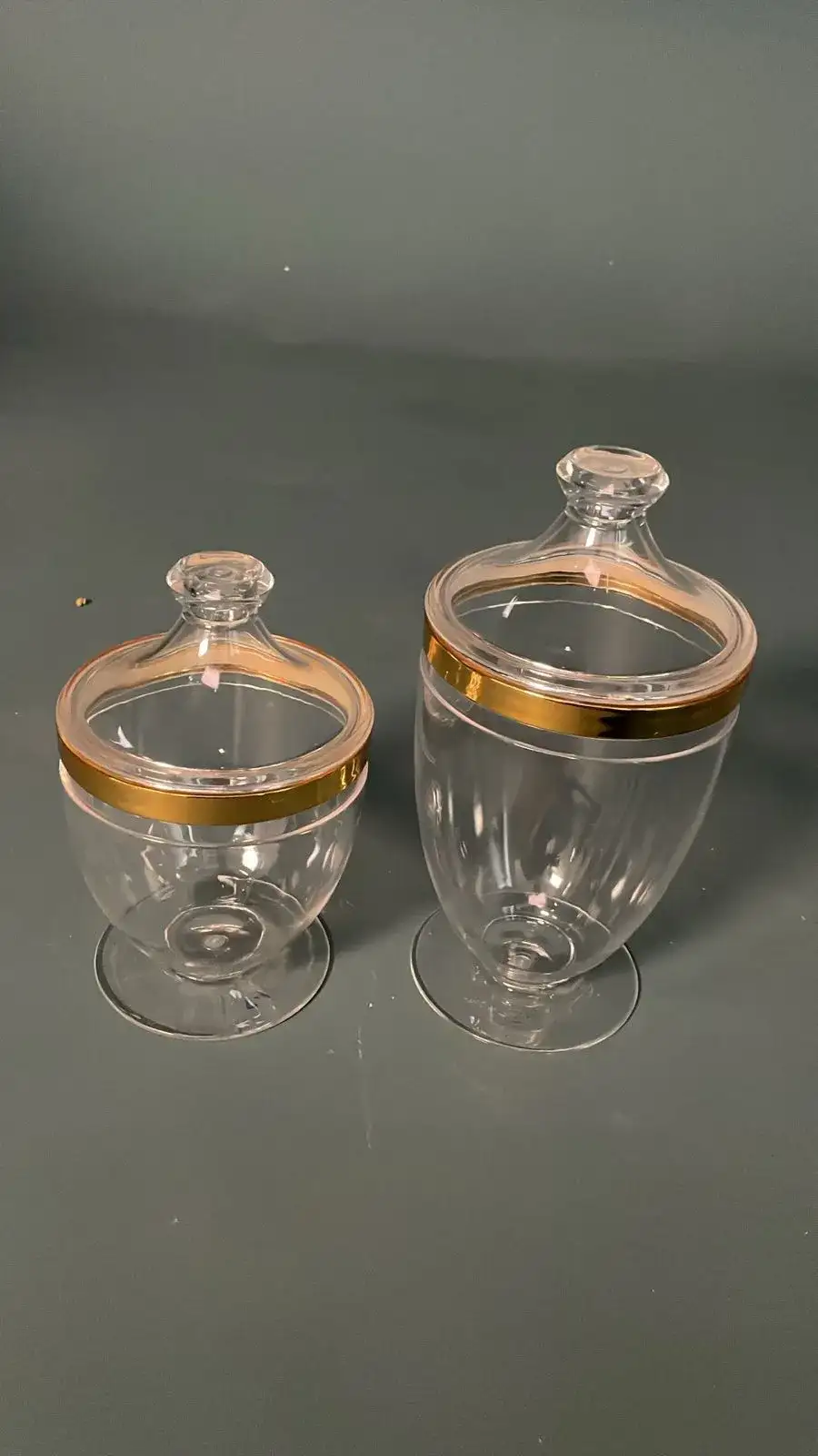 Serving Cups with Lids – Cinematic Props - Main image for rent | Estajer