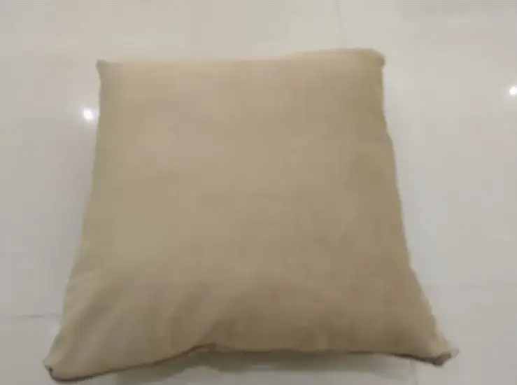 وسادة – ديكور سينمائي - الصورة الرئيسية للإيجار | استأجر