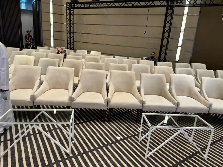 كرسي صوفا صغير  - الصورة الرئيسية للإيجار | استأجر