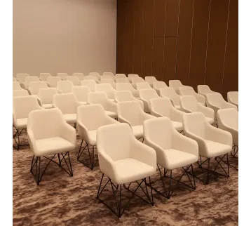 كرسي أبيض فاخر بتصميم عصري أنيق – مثالي للمناسبات، القاعات، المؤتمرات والفعاليات للإيجار | استأجر