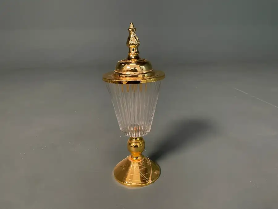 مَبْخَرَة سينمائية ذهبية بزجاج شفاف بروبس تصوير سينمائي  - الصورة الرئيسية للإيجار | استأجر