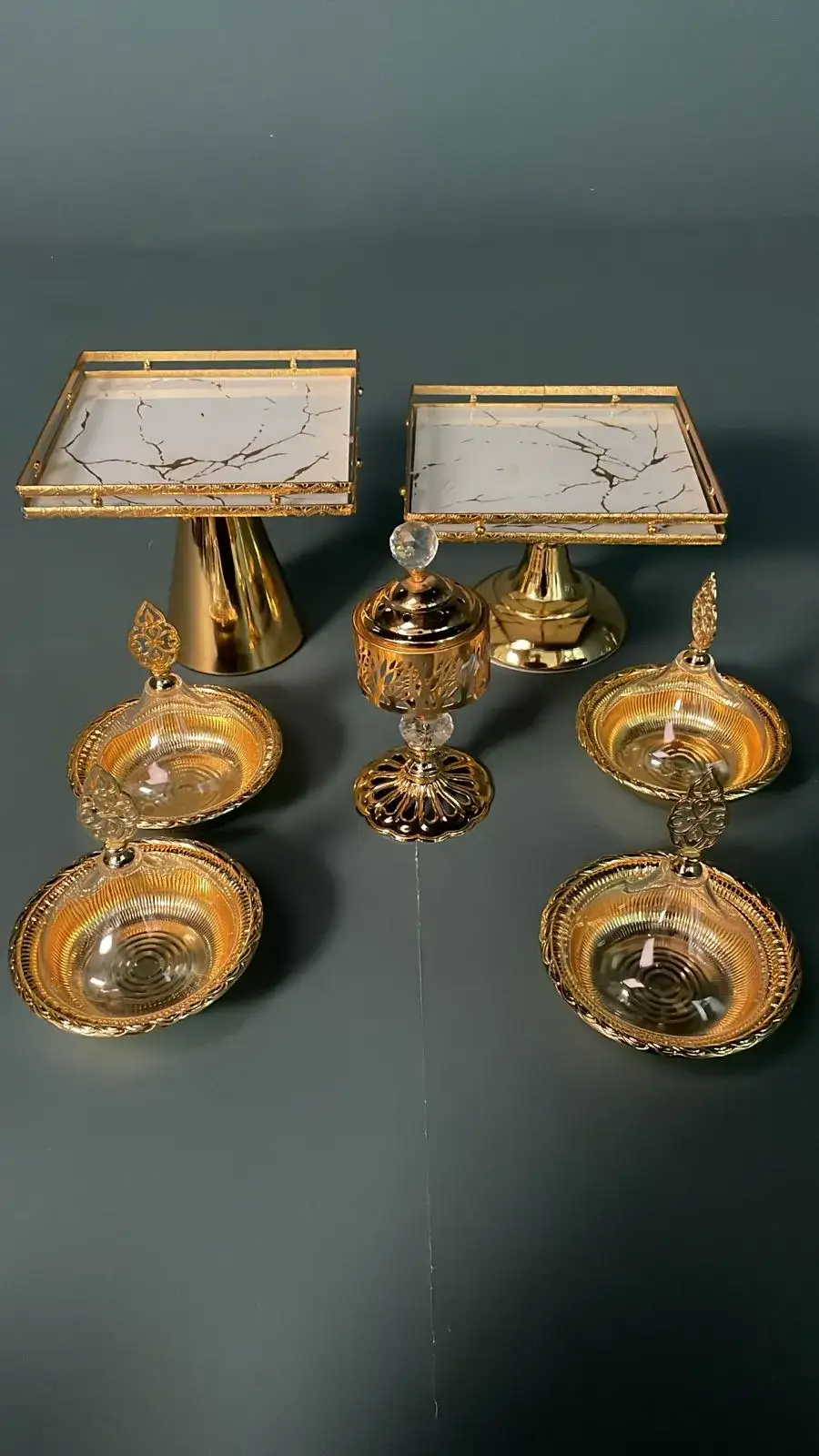 طقم تقديم مودرن – بروبس (Props) سينمائية - الصورة الرئيسية للإيجار | استأجر