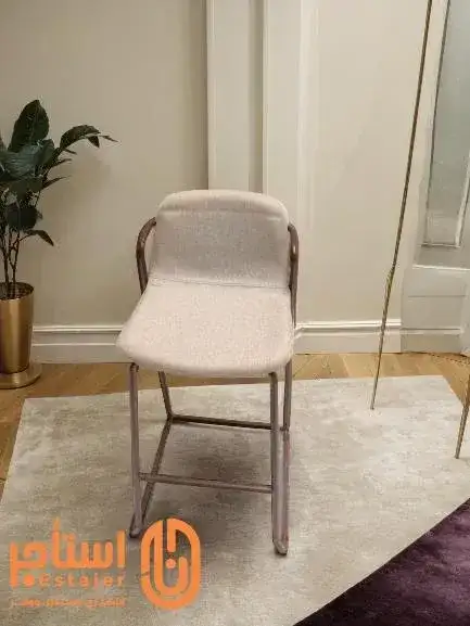 كرسي بار بيج بإطار معدني بتصميم مودرن وعصري - الصورة الرئيسية للإيجار | استأجر