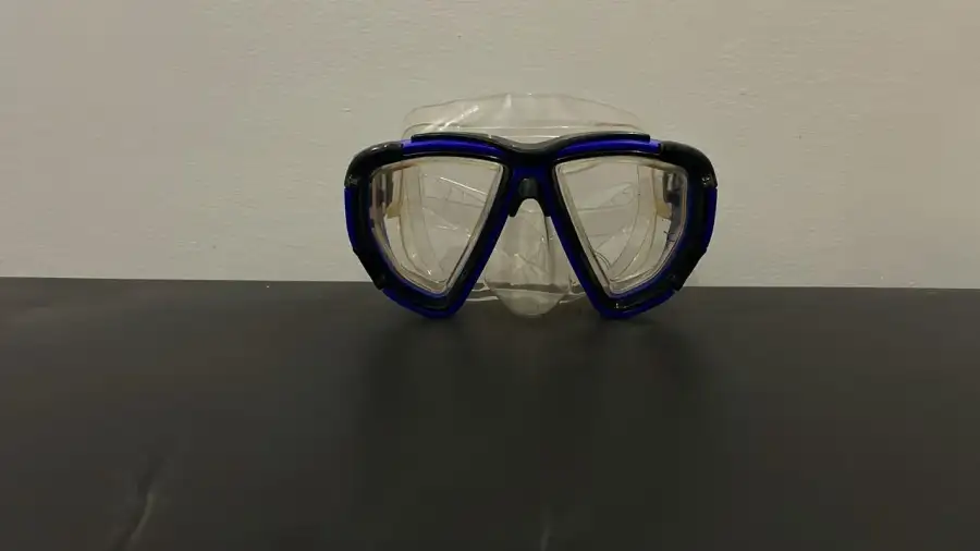 نظارة غوص – ديكور تصوير سينمائي - الصورة الرئيسية للإيجار | استأجر