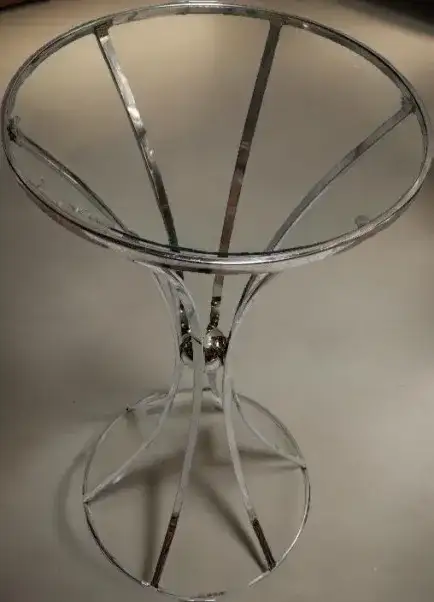 طاولة زجاجية باطار معدني كروم لامع مناسبة للفعاليات والحفلات - صورة 2 للإيجار | استأجر