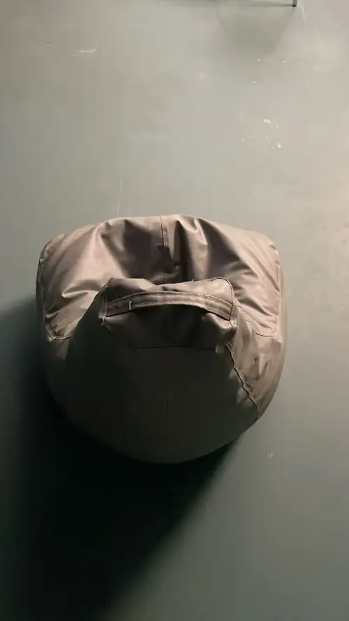 كرسي استرخاء – ديكور تصوير سينمائي - صورة 2 للإيجار | استأجر