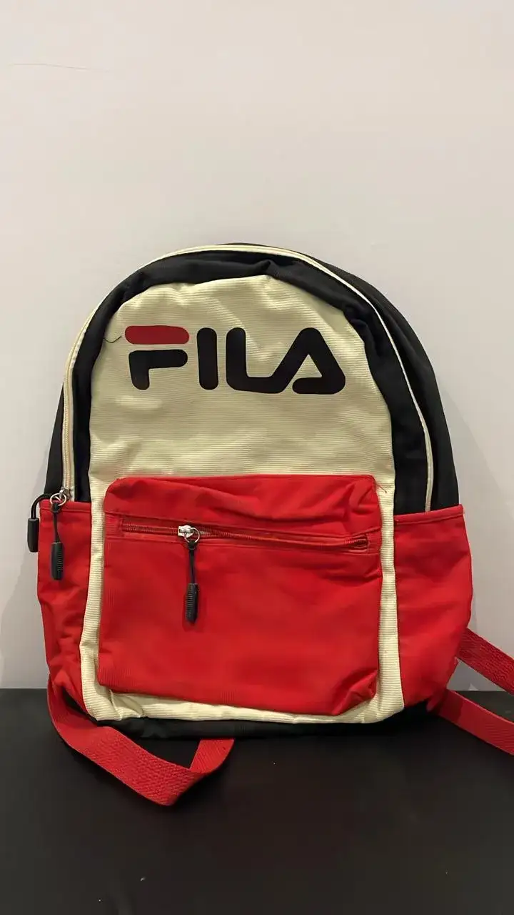 شنطة ظهر – ديكور تصوير سينمائي - الصورة الرئيسية للإيجار | استأجر