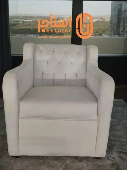 كنب مفرد بيج مودرن بمساند جانبية ونمط تنجيد ماسي على الظهر مناسب للاستقبال والمناسبات - الصورة الرئيسية للإيجار | استأجر