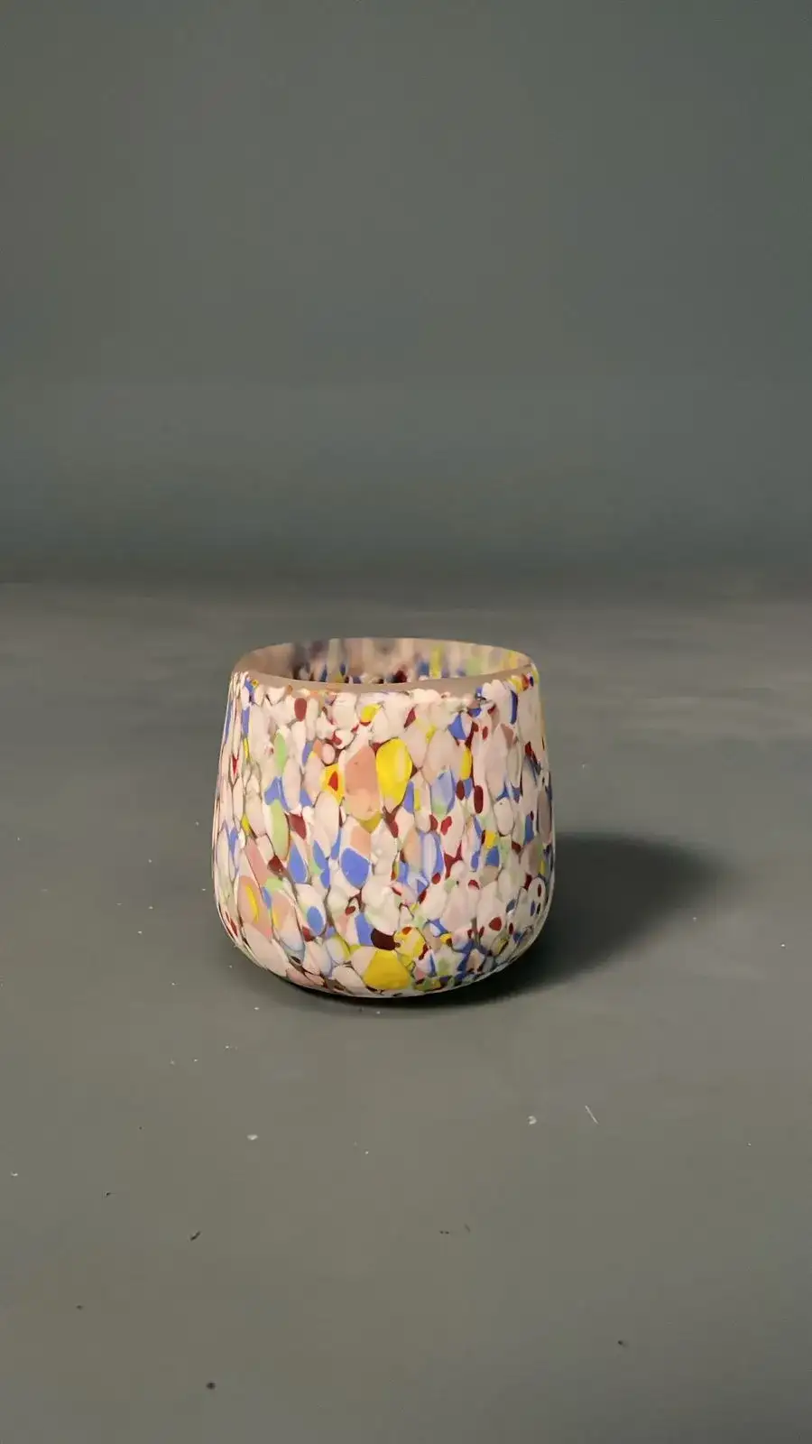 كوب صغير ملوّن – بروبس تصوير سينمائي - الصورة الرئيسية للإيجار | استأجر