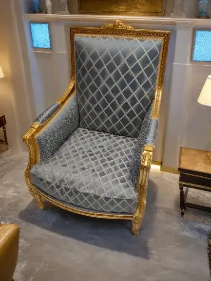 كرسي جلوس كلاسيكي لون رصاصي فاخر للمناسبات والحفلات - الصورة الرئيسية للإيجار | استأجر