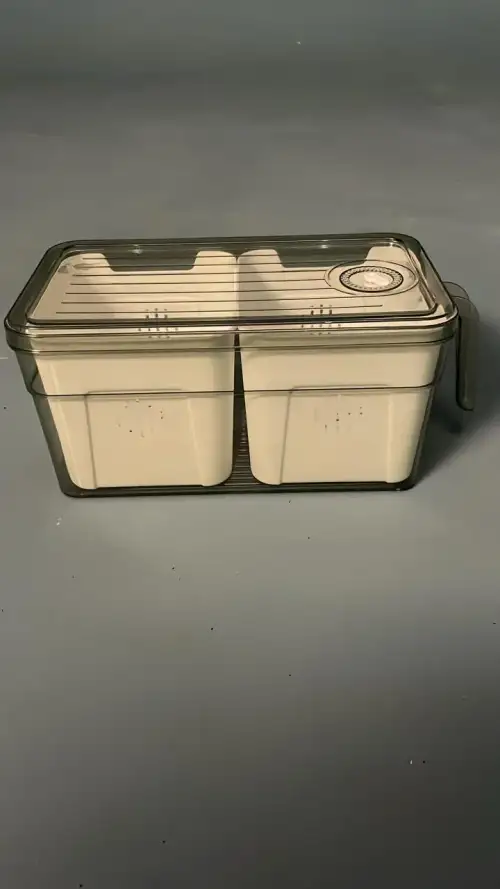 Plastic Storage Box – Cinema Prop - Image 2 for rent | Estajer