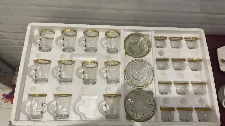 طقم فناجين وكاسات شاي – بروبس سينمائي - الصورة الرئيسية للإيجار | استأجر