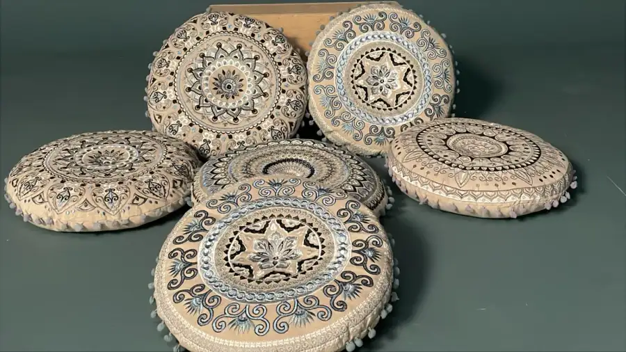 Small Round Cushions – Decor filming  - Main image for rent | Estajer