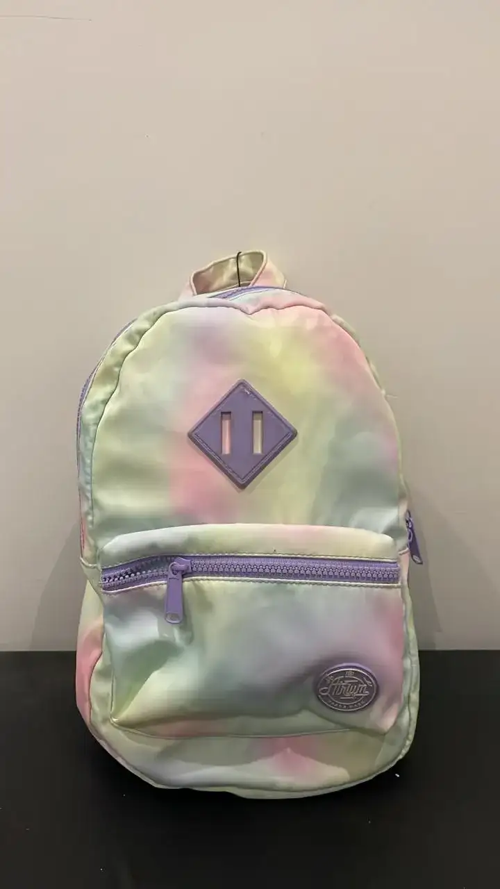 شنطة ظهر – ديكور تصوير سينمائي - الصورة الرئيسية للإيجار | استأجر