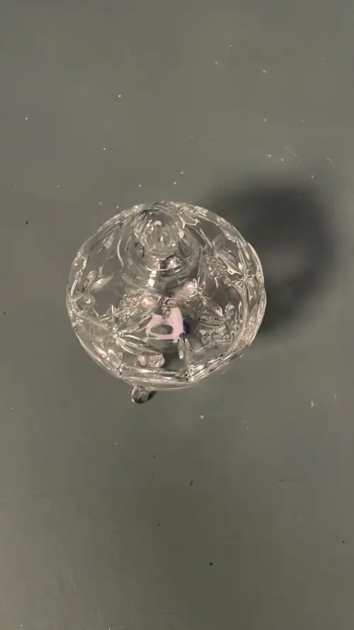 Transparent Glass Date Bowl with Lid – Cinema Prop - Image 2 for rent | Estajer