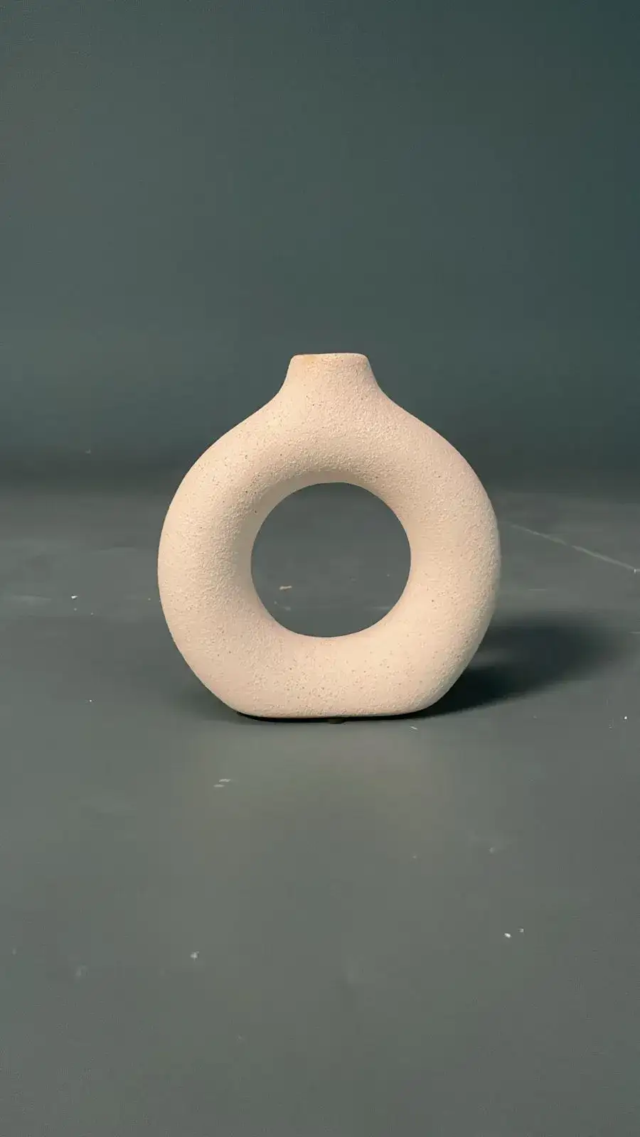 Small Modern Artifact Piece – Cinematic Prop - Main image for rent | Estajer