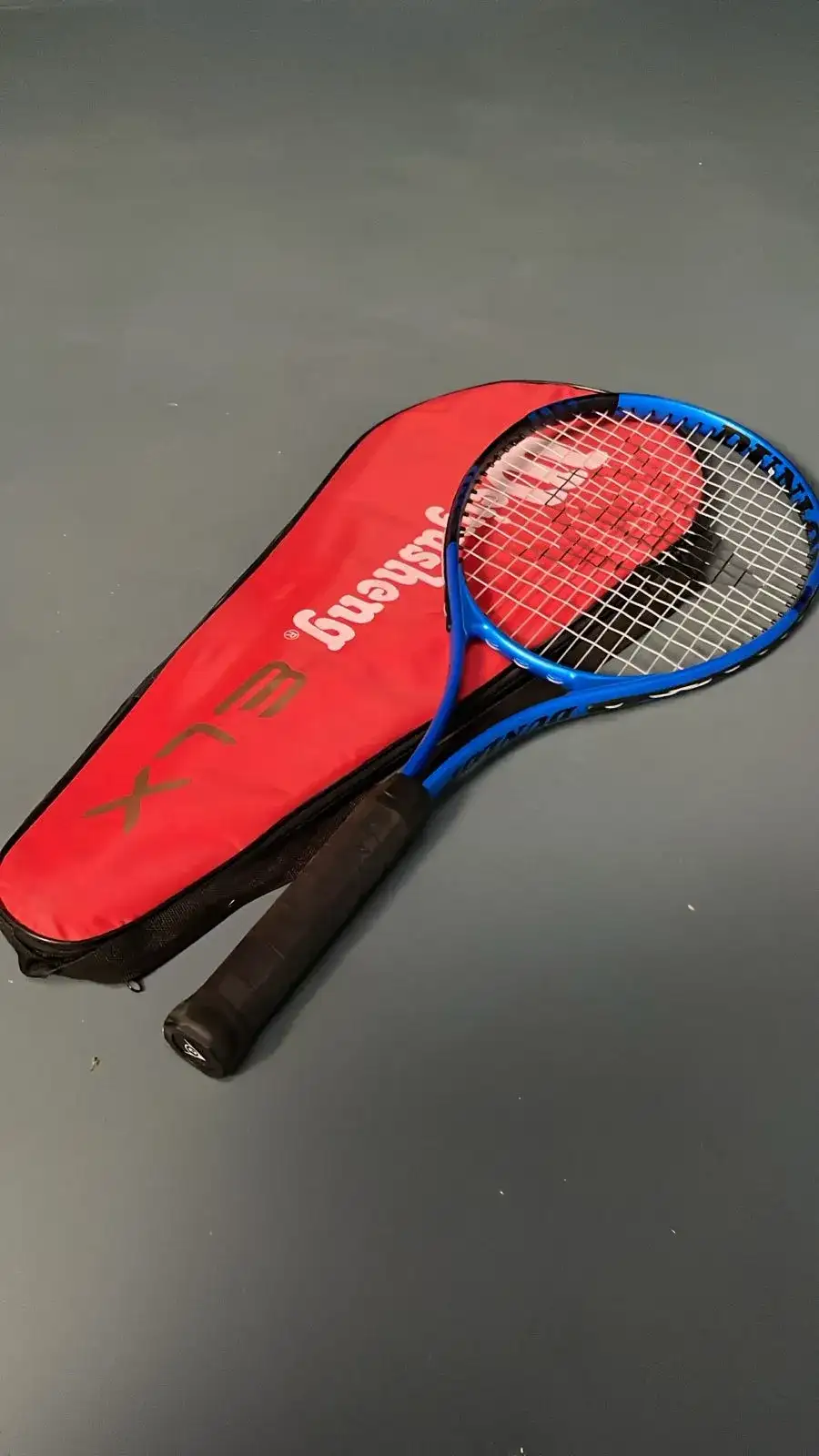 Blue Tennis Racket – Cinematic Prop - Main image for rent | Estajer