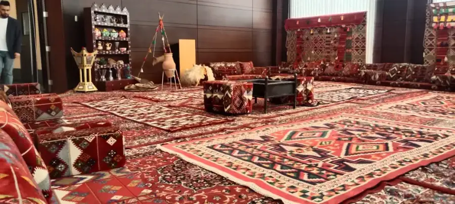 ركن شعبي  مميز بطابع الهوية العربية القديمة  - الصورة الرئيسية للإيجار | استأجر