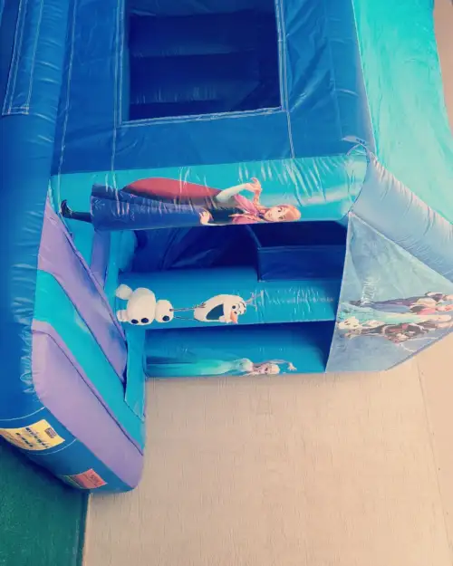 نطيطه وزحليقة فروزن الصغيرة - تصميم مستوحى من عالم ديزني الساحر 26 - صورة 3 للإيجار | استأجر