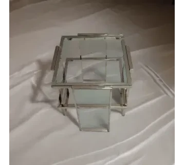 طاولات خدمة زجاجية صغيرة مناسبة للحفلات والاستقبالات والمناسبات للإيجار | استأجر