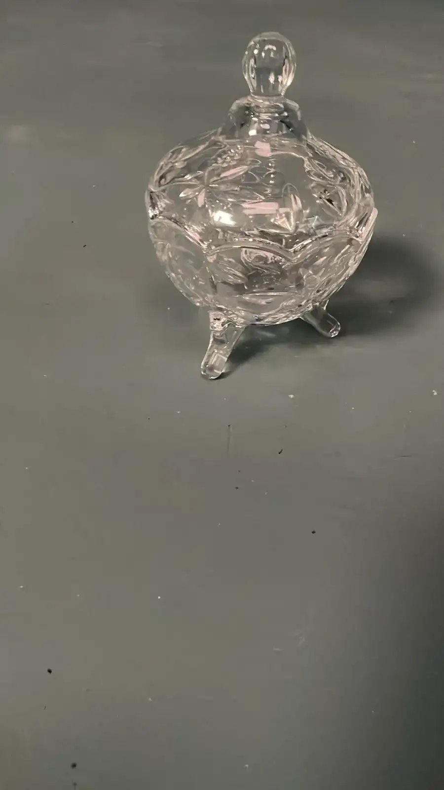 Transparent Glass Date Bowl with Lid – Cinema Prop - Main image for rent | Estajer