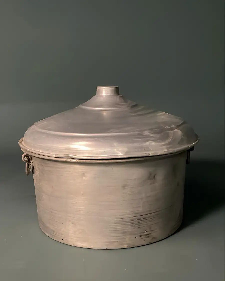 قدر طبخ كبير جدًا – بروبس تصوير سينمائي - الصورة الرئيسية للإيجار | استأجر