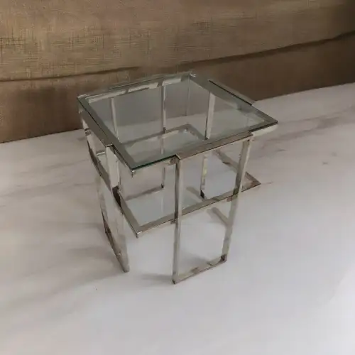 طاولات خدمة زجاجية صغيرة مناسبة للحفلات والاستقبالات والمناسبات - صورة 2 للإيجار | استأجر