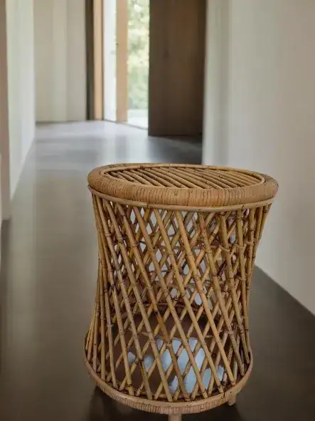 طاولة خيزران مستديرة بتصميم مثالي للاستخدام في المناسبات والفعاليات - الصورة الرئيسية للإيجار | استأجر