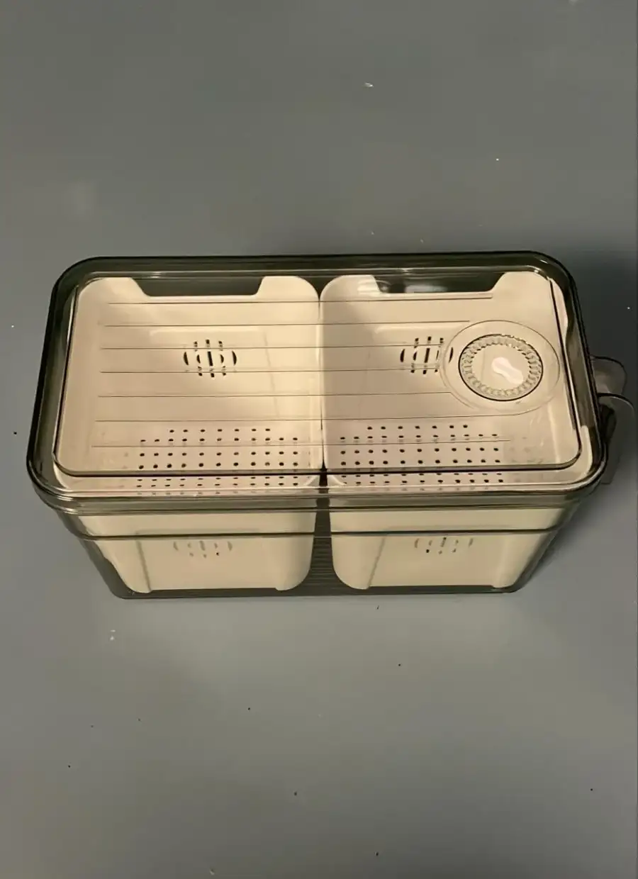 Plastic Storage Box – Cinema Prop - Main image for rent | Estajer