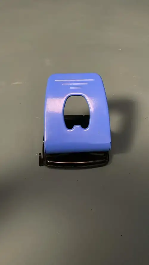Office Tools – Paper Punch – Prop filming  - Image 2 for rent | Estajer