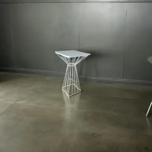 طاولة خدمة بإطار معدني أبيض للحفلات والمناسبات - صورة 2 للإيجار | استأجر