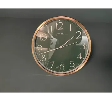 ساعة جدارية خضراء – بروبس تصوير سينمائي  للإيجار | استأجر