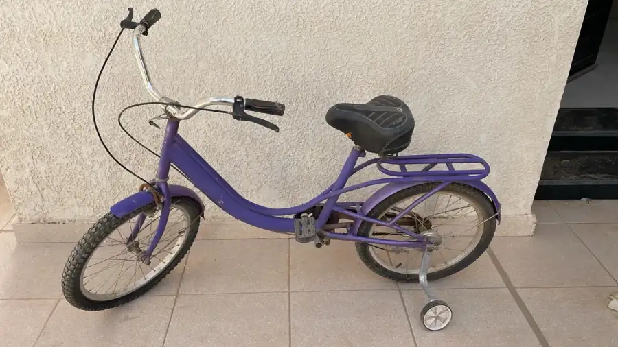 دراجة هوائية أطفال لون بنفسجي – بروبس سينمائي - الصورة الرئيسية للإيجار | استأجر